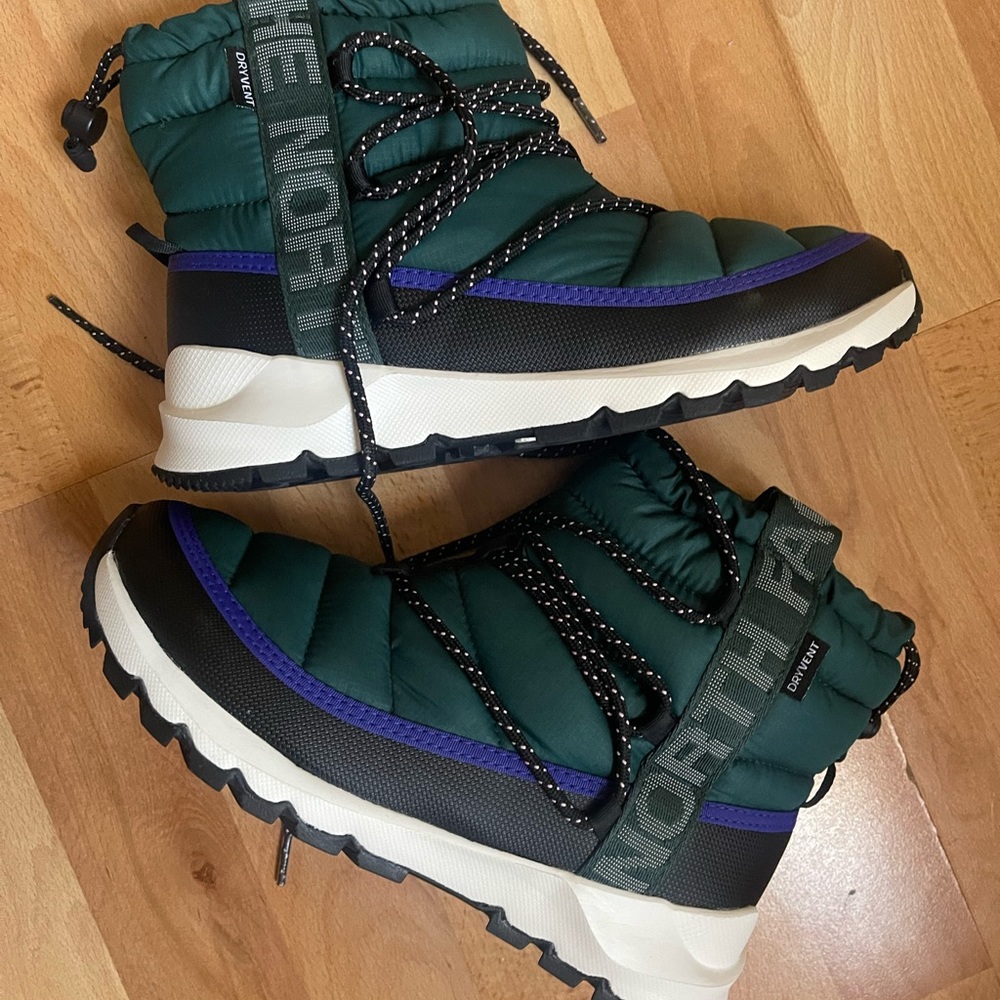 North Face Boot Size 7 New Without Box - image 2